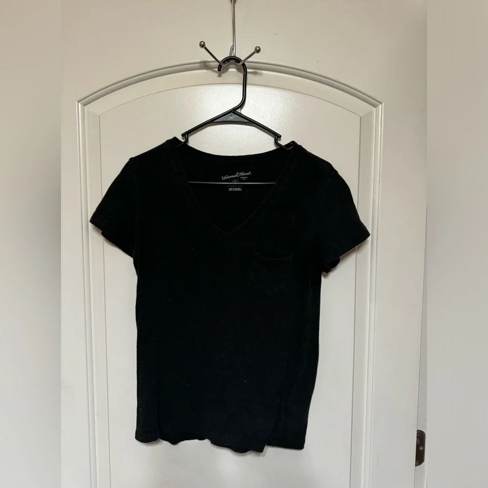 Universal Thread T-Shirt - Picture 1 of 3